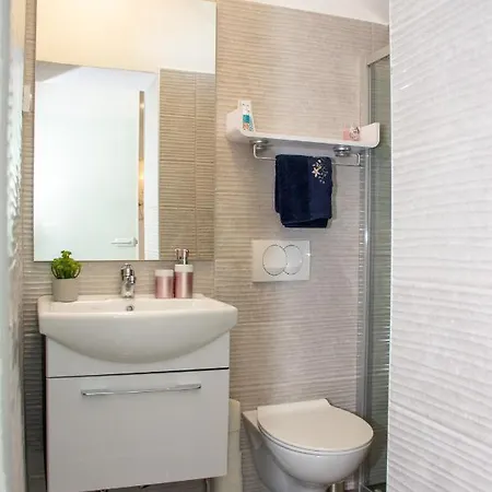 Apartment 7